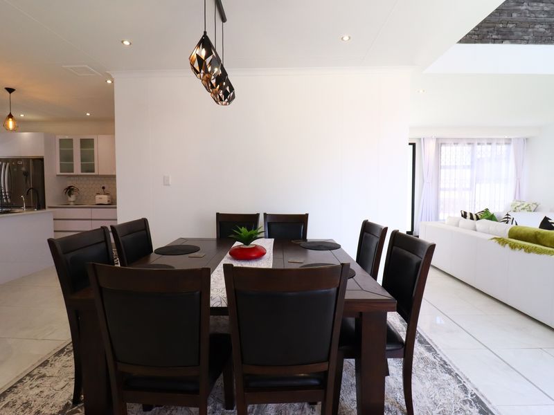 Stunning Modern Double Storey Home with Luxury Finishes & Two Bedroom Flat - Photo 10