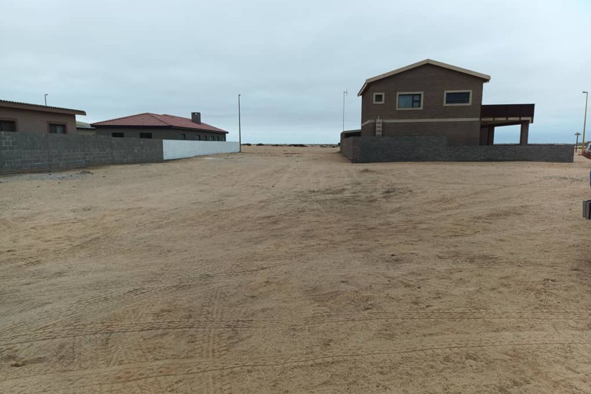 This well-located plot in Extension 10, Henties Bay, is perfect for a holiday home! - Photo 2