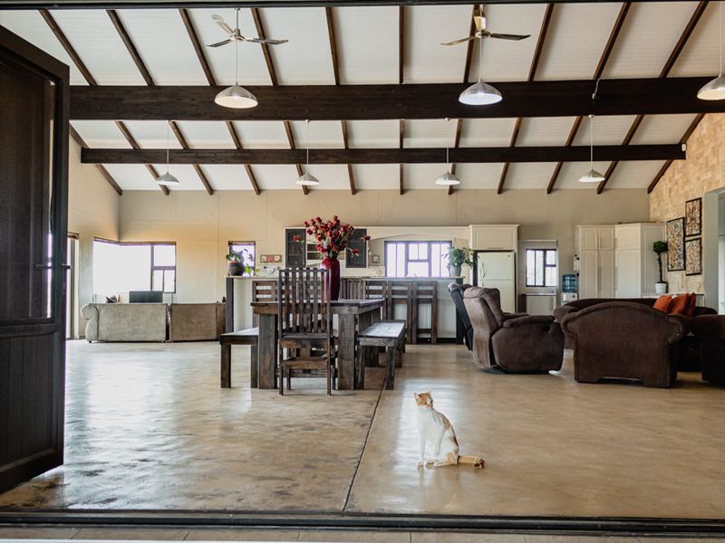 This luxurious property offers an exceptional living experience with ample space & modern amenities - Photo 4