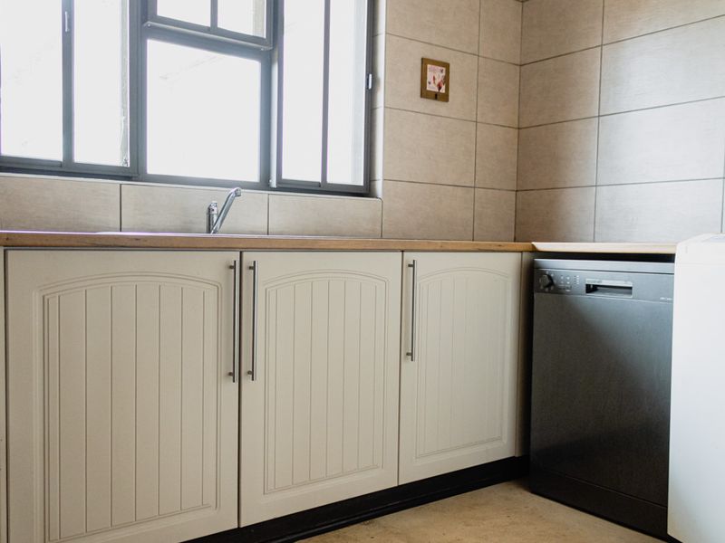 This luxurious property offers an exceptional living experience with ample space & modern amenities - Photo 7