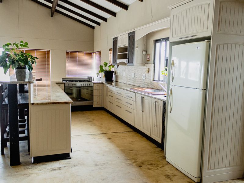 This luxurious property offers an exceptional living experience with ample space & modern amenities - Photo 6