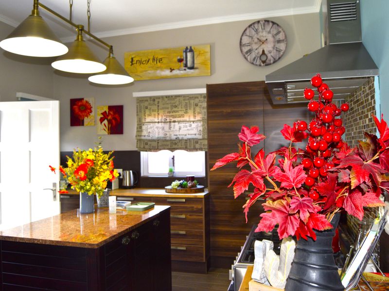 Location, Location, Location!! Just a stone’s throw from Swakopmund’s best cafes & shopping spots - Photo 3