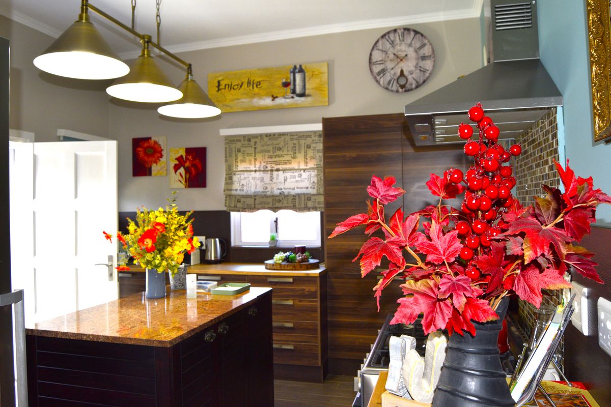 Location, Location, Location!! Just a stone’s throw from Swakopmund’s best cafes & shopping spots - Photo 3