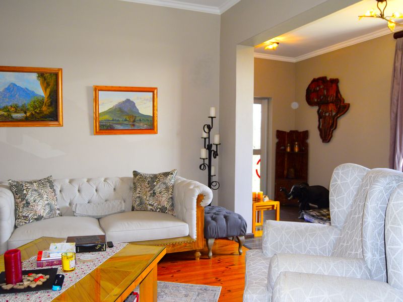 Location, Location, Location!! Just a stone’s throw from Swakopmund’s best cafes & shopping spots - Photo 8