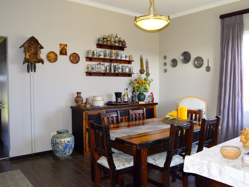 Location, Location, Location!! Just a stone’s throw from Swakopmund’s best cafes & shopping spots - Photo 7