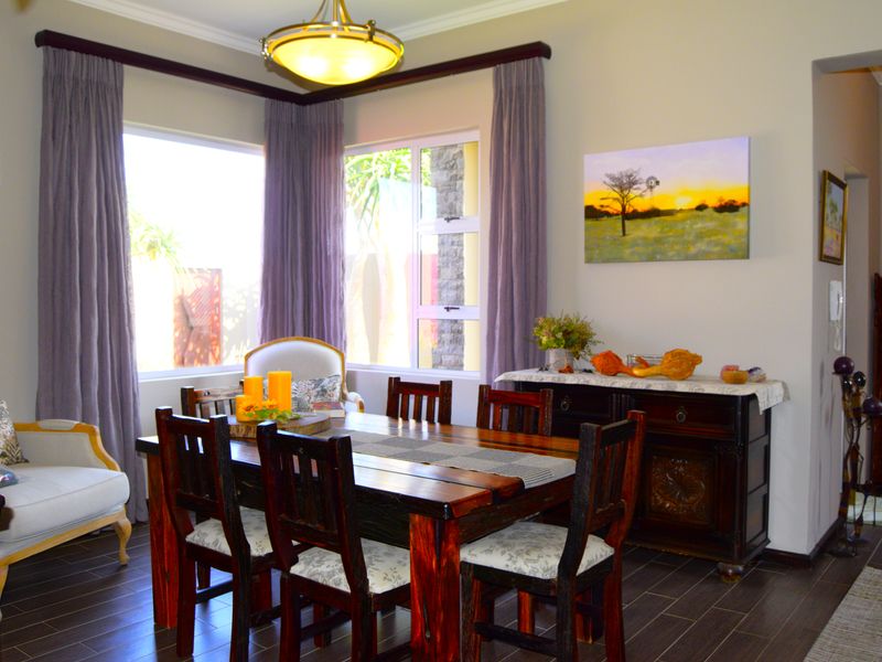 Location, Location, Location!! Just a stone’s throw from Swakopmund’s best cafes & shopping spots - Photo 6