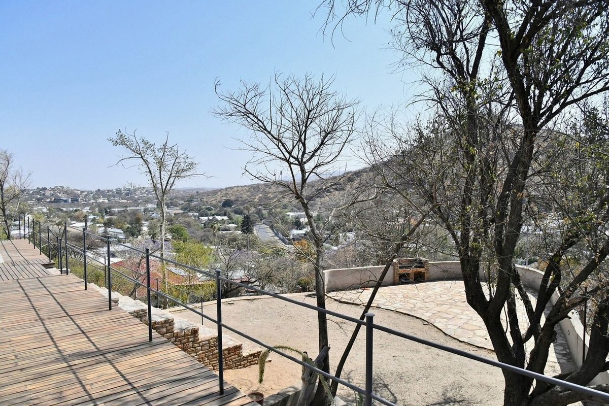 HOME WITH PANORAMIC VIEWS THAT WILL LEAVE YOU IN AWE! - Photo 2