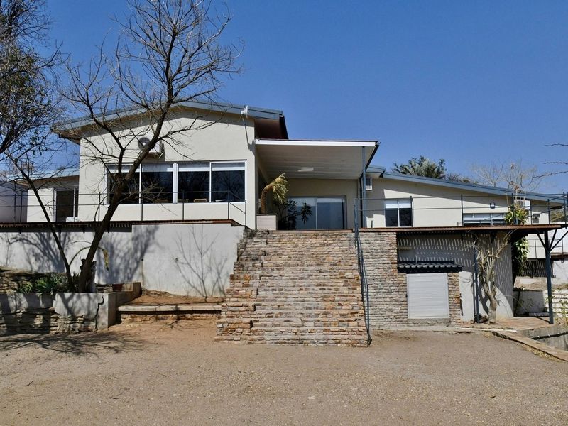 HOME WITH PANORAMIC VIEWS THAT WILL LEAVE YOU IN AWE! - Photo 3