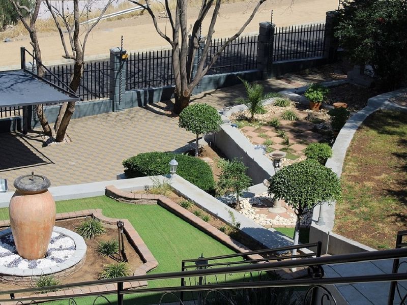 FOR SALE - WINDHOEK LUXURY HILL - AMBASSADOR-STYLE HOUSE - Photo 6