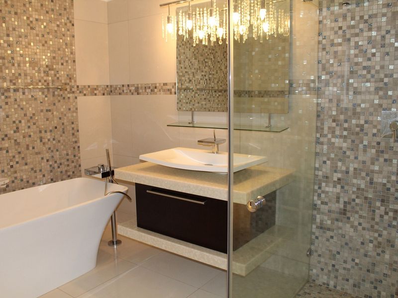 FOR SALE - WINDHOEK LUXURY HILL - AMBASSADOR-STYLE HOUSE - Photo 4