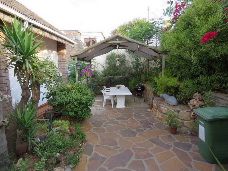 PROPERTY WITH BREATHTAKING VIEWS!! - Photo 3