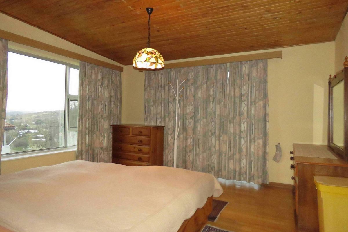 PROPERTY WITH BREATHTAKING VIEWS!! - Photo 2