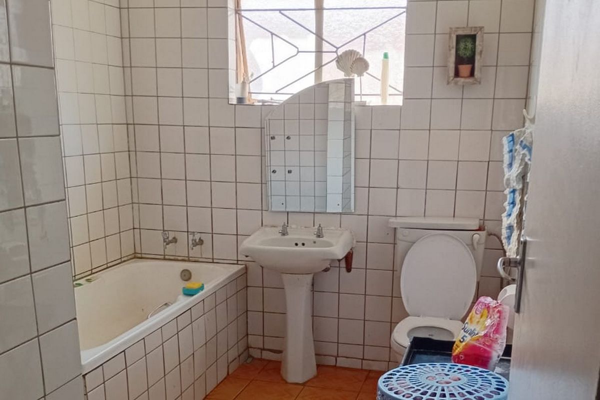 Discover your dream renovation project in the charming neighborhood of Veddersdal! - Photo 3