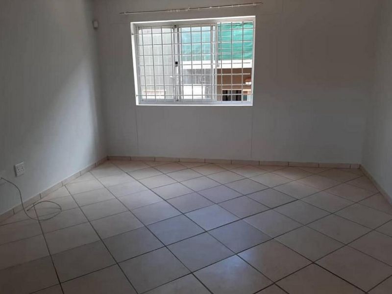 This perfectly positioned apartment puts the best of city living right at your doorstep. - Photo 3