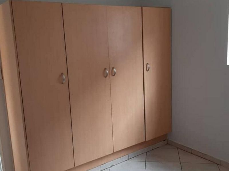 This perfectly positioned apartment puts the best of city living right at your doorstep. - Photo 4