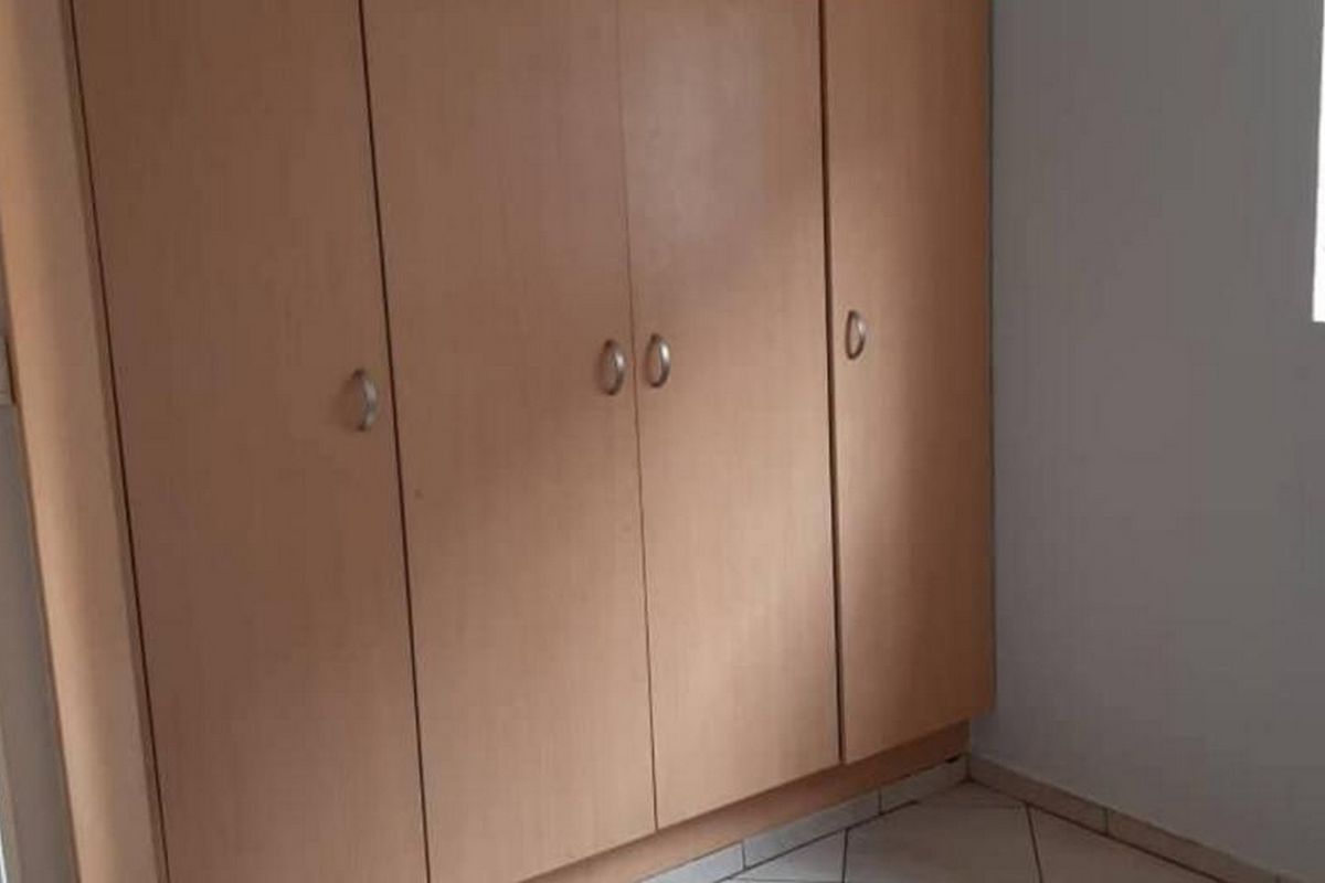 This perfectly positioned apartment puts the best of city living right at your doorstep. - Photo 4