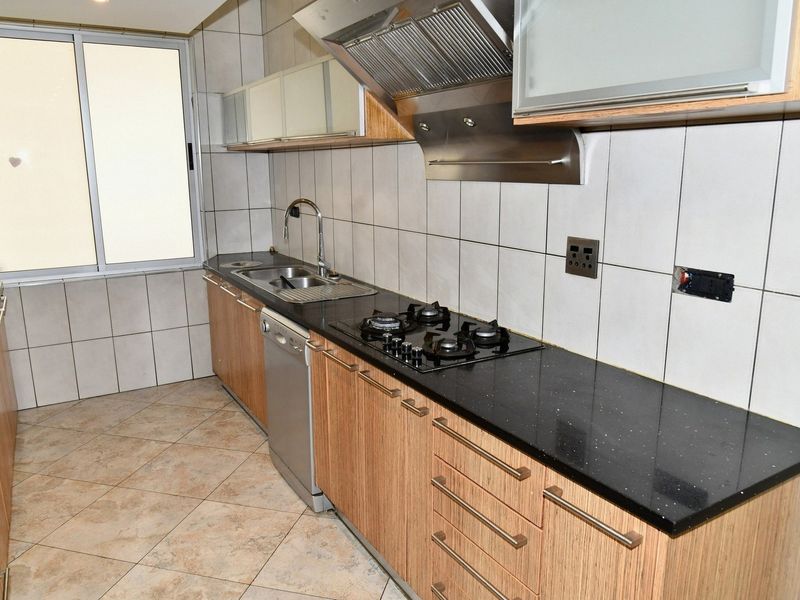 EXECUTIVE PROPERTY – ENTERTAINER’S PARADISE - Photo 9