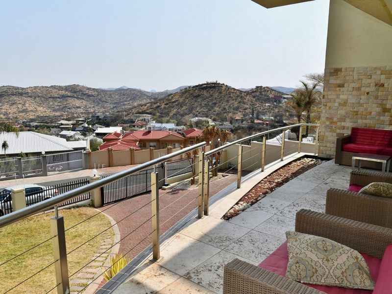 EXECUTIVE PROPERTY – ENTERTAINER’S PARADISE - Photo 2