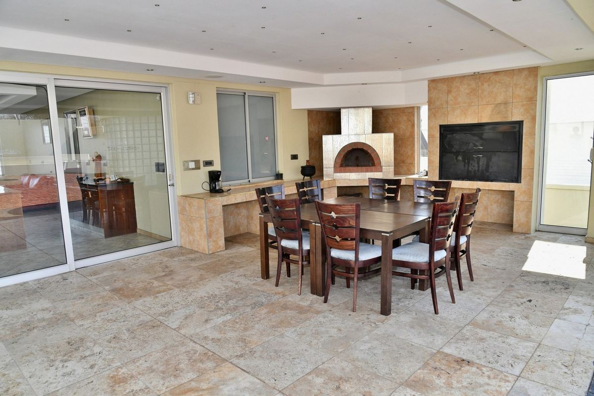 EXECUTIVE PROPERTY – ENTERTAINER’S PARADISE - Photo 5