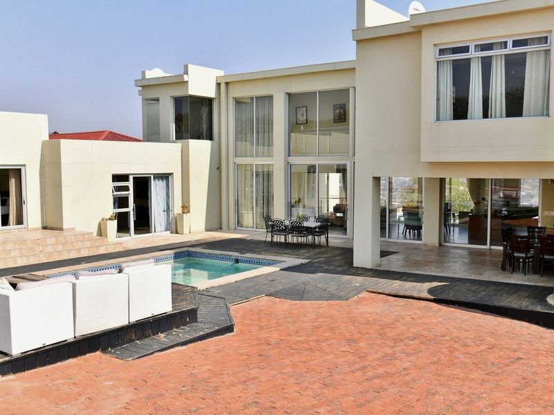 EXECUTIVE PROPERTY – ENTERTAINER’S PARADISE - Photo 4