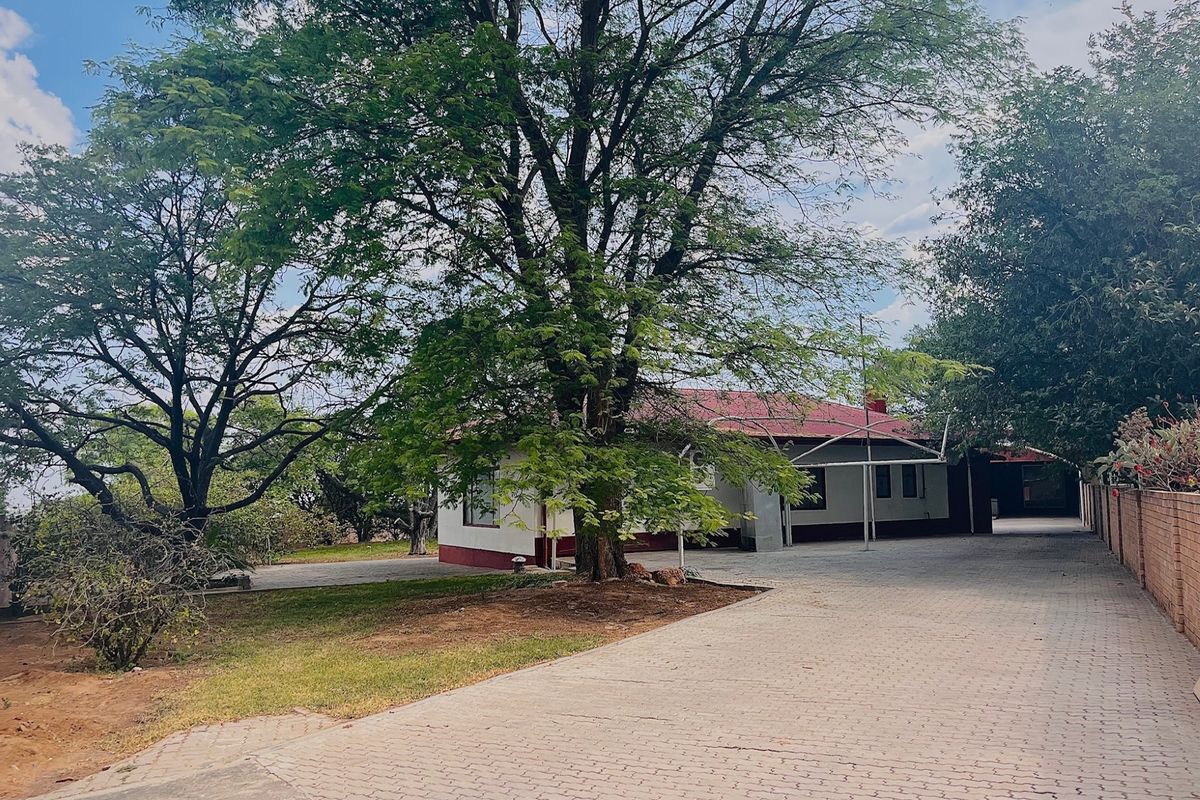 Perfect Family Home, with Safe shaded yard and room to grow - Photo 2