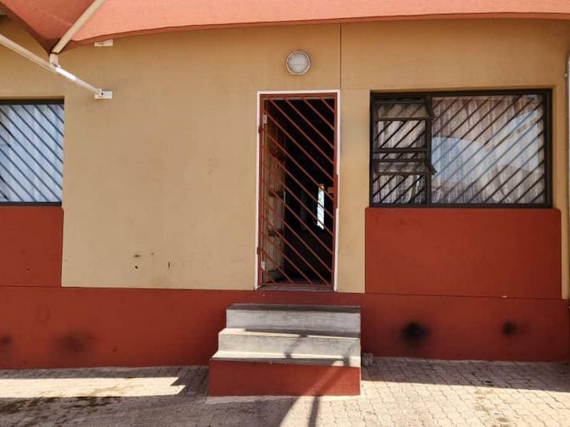 Welcome home to comfort and convenience! - Photo 2