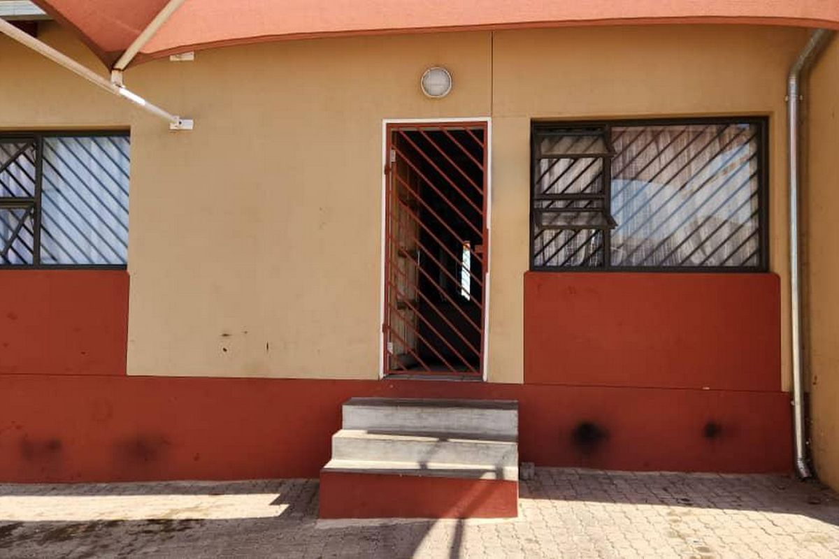 Welcome home to comfort and convenience! - Photo 2