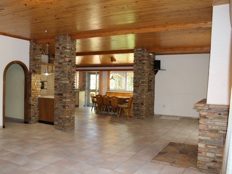 Versatile Property in Klein Windhoek – Ideal for Families or Investors - Photo 5