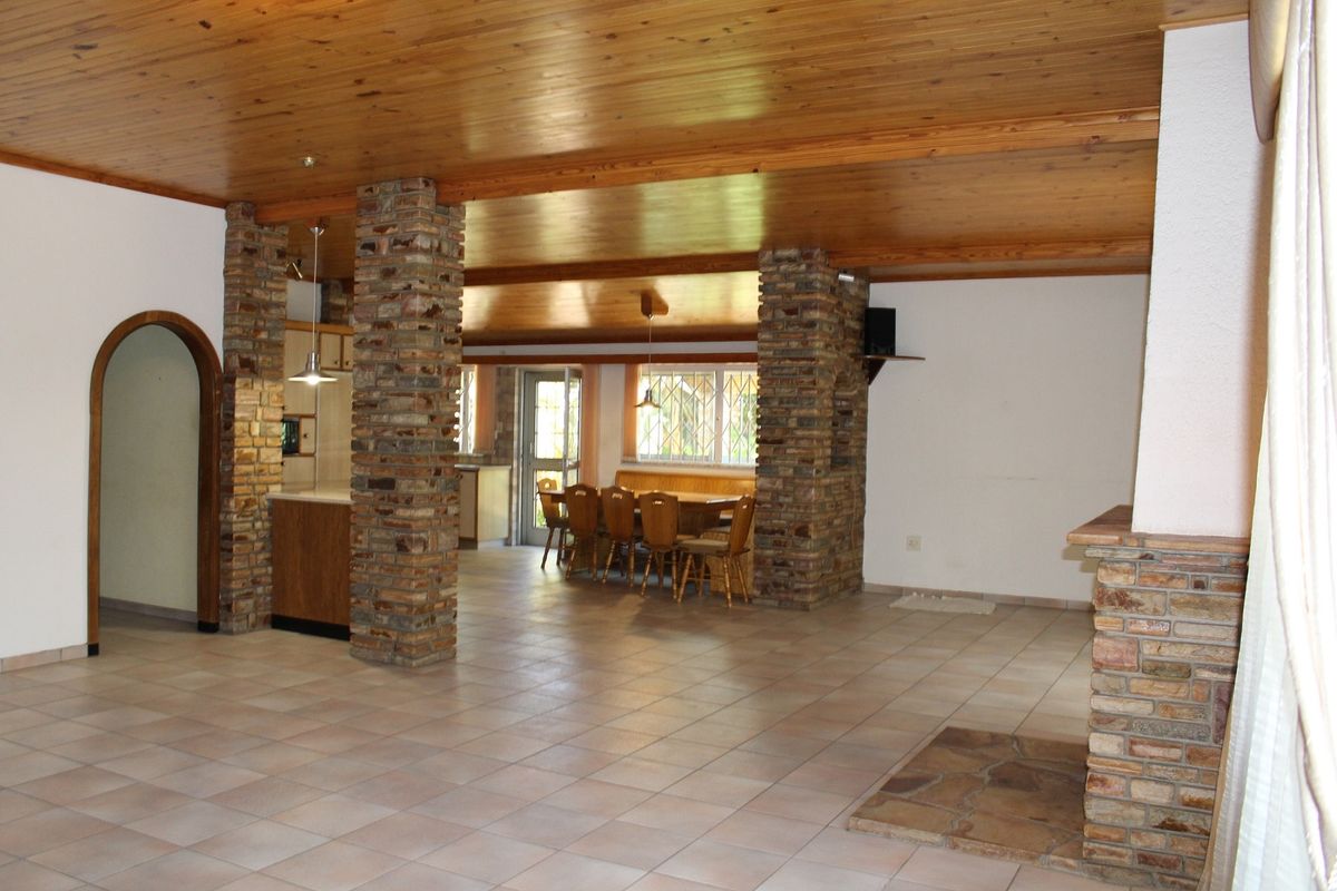 Versatile Property in Klein Windhoek – Ideal for Families or Investors - Photo 5