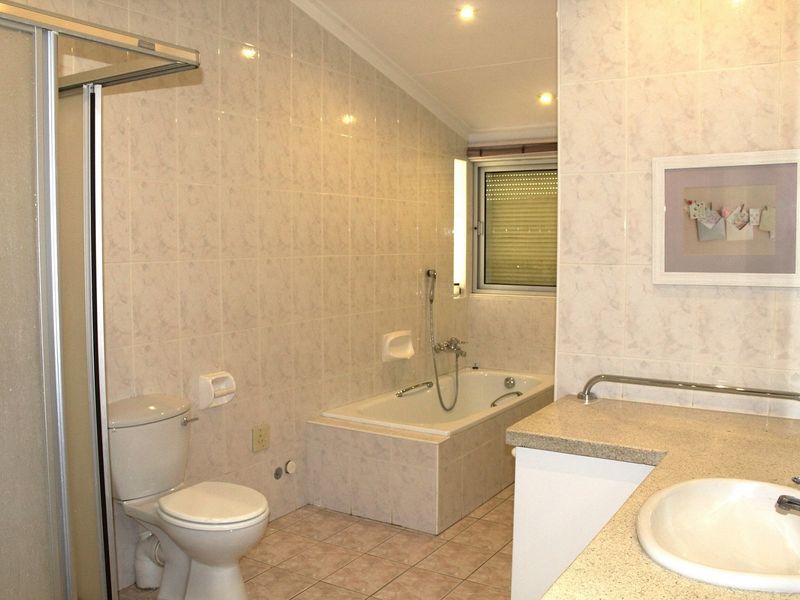 Versatile Property in Klein Windhoek – Ideal for Families or Investors - Photo 4