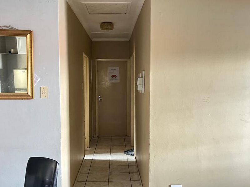 Spacious Family Home with Multiple Income generating Flats - Photo 3