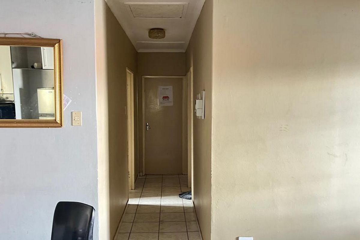 Spacious Family Home with Multiple Income generating Flats - Photo 3