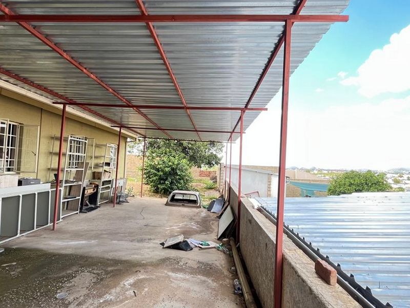 Spacious Family Home with Multiple Income generating Flats - Photo 9