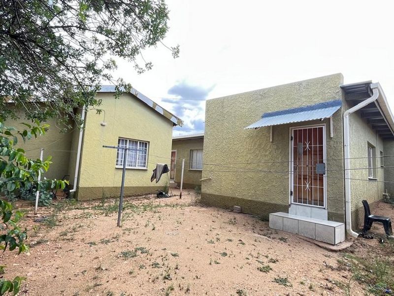 Spacious Family Home with Multiple Income generating Flats - Photo 8