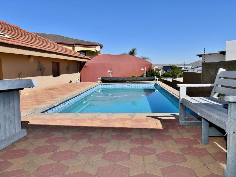 LIVE YOUR BEST LIFE IN THIS STUNNING SINGLE LEVEL HOME - Photo 3