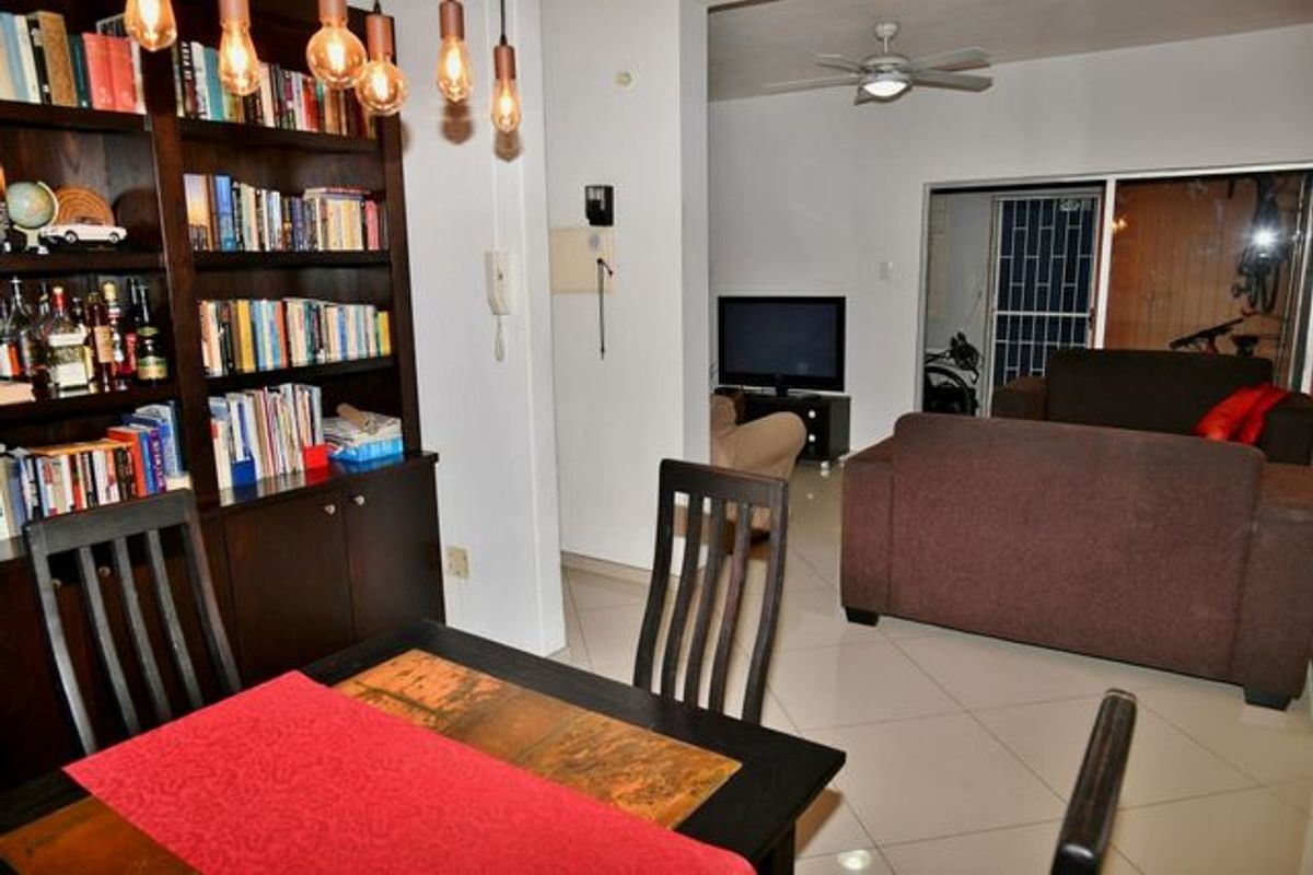 GROUND FLOOR APARTMENT - LOCK-UP AND GO!! - Photo 3