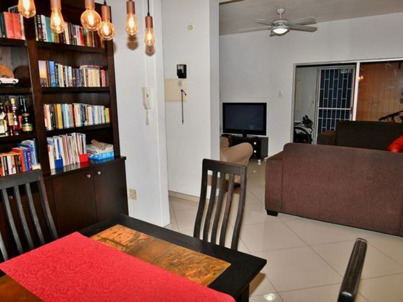 GROUND FLOOR APARTMENT - LOCK-UP AND GO!! - Photo 3