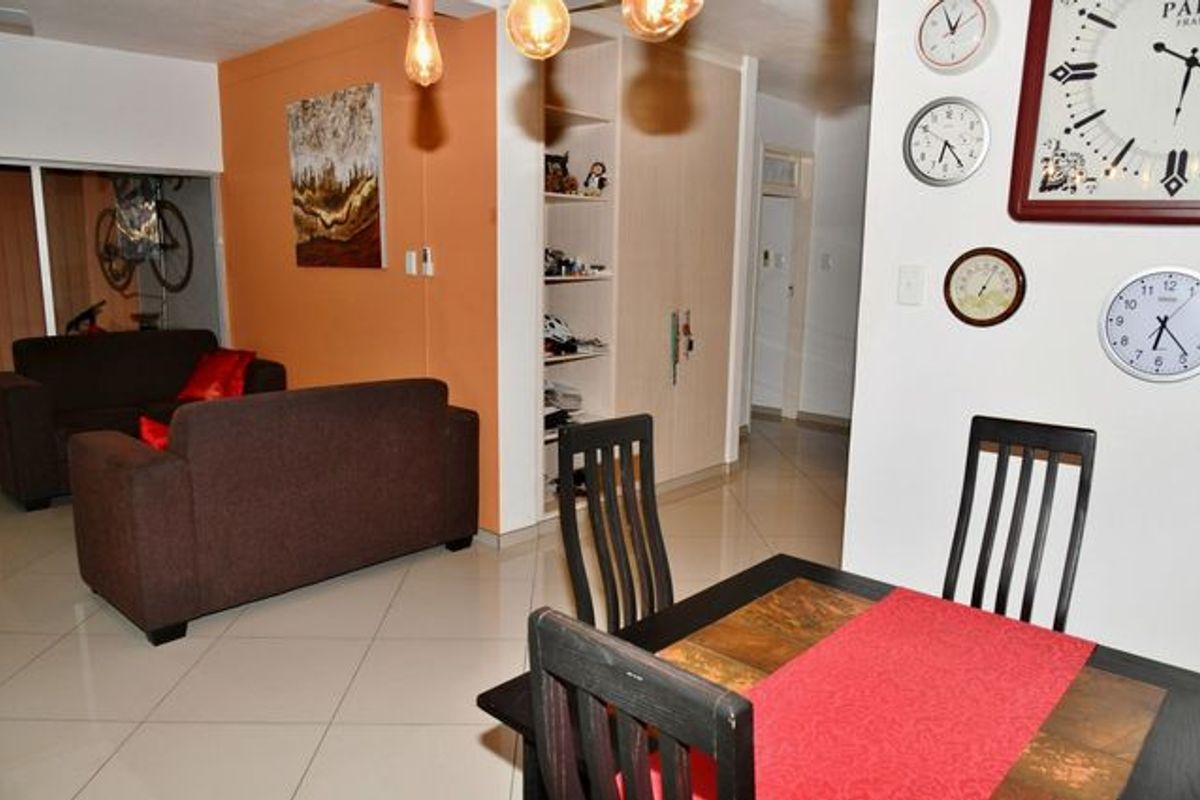 GROUND FLOOR APARTMENT - LOCK-UP AND GO!! - Photo 2