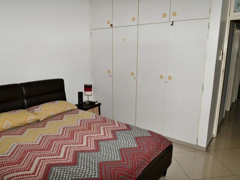 GROUND FLOOR APARTMENT - LOCK-UP AND GO!! - Photo 9