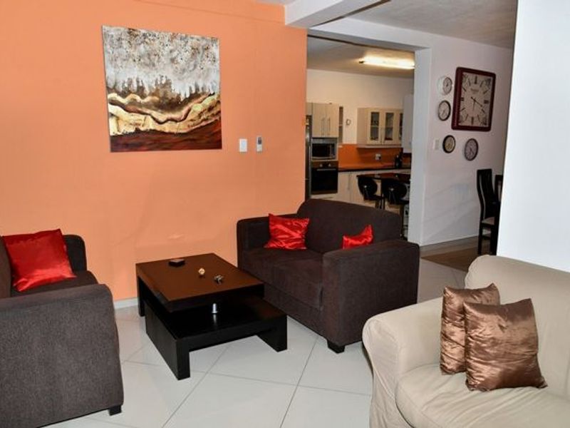 GROUND FLOOR APARTMENT - LOCK-UP AND GO!! - Photo 8