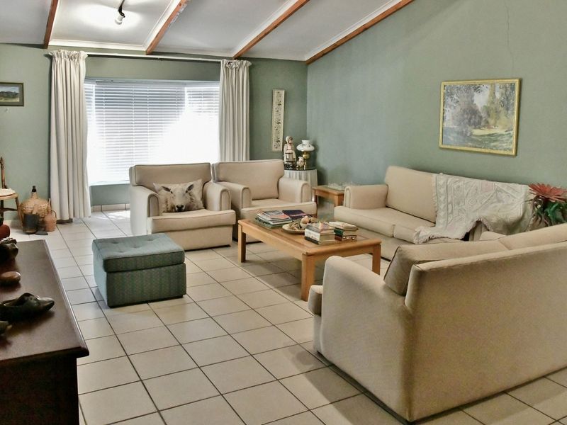 A HOME WITH HEART, READY FOR YOUR STORY - Photo 2