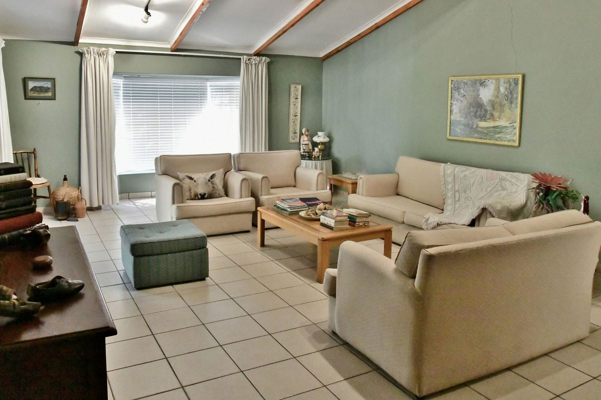 A HOME WITH HEART, READY FOR YOUR STORY - Photo 2