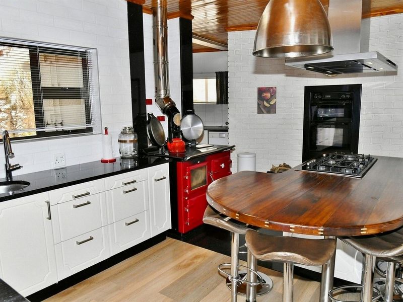 EXECUTIVE DREAM HOME IN KLEIN WINDHOEK - Photo 6