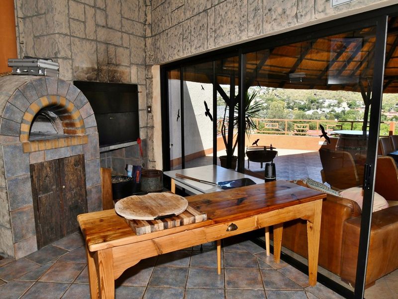 EXECUTIVE DREAM HOME IN KLEIN WINDHOEK - Photo 3