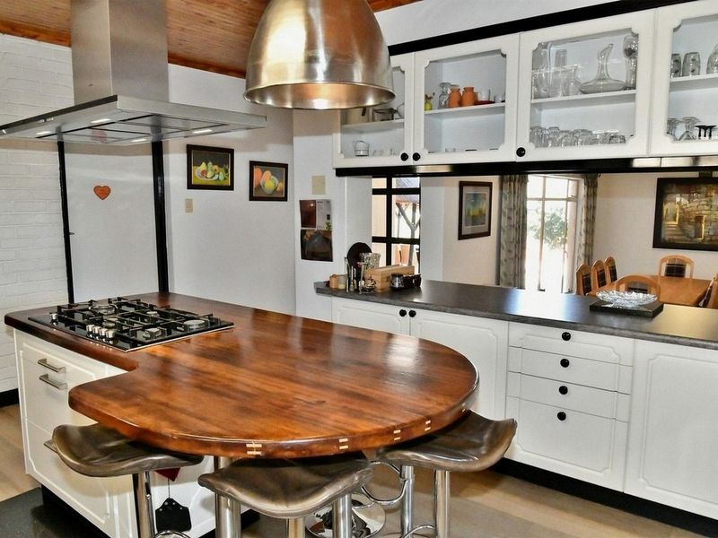 EXECUTIVE DREAM HOME IN KLEIN WINDHOEK - Photo 7