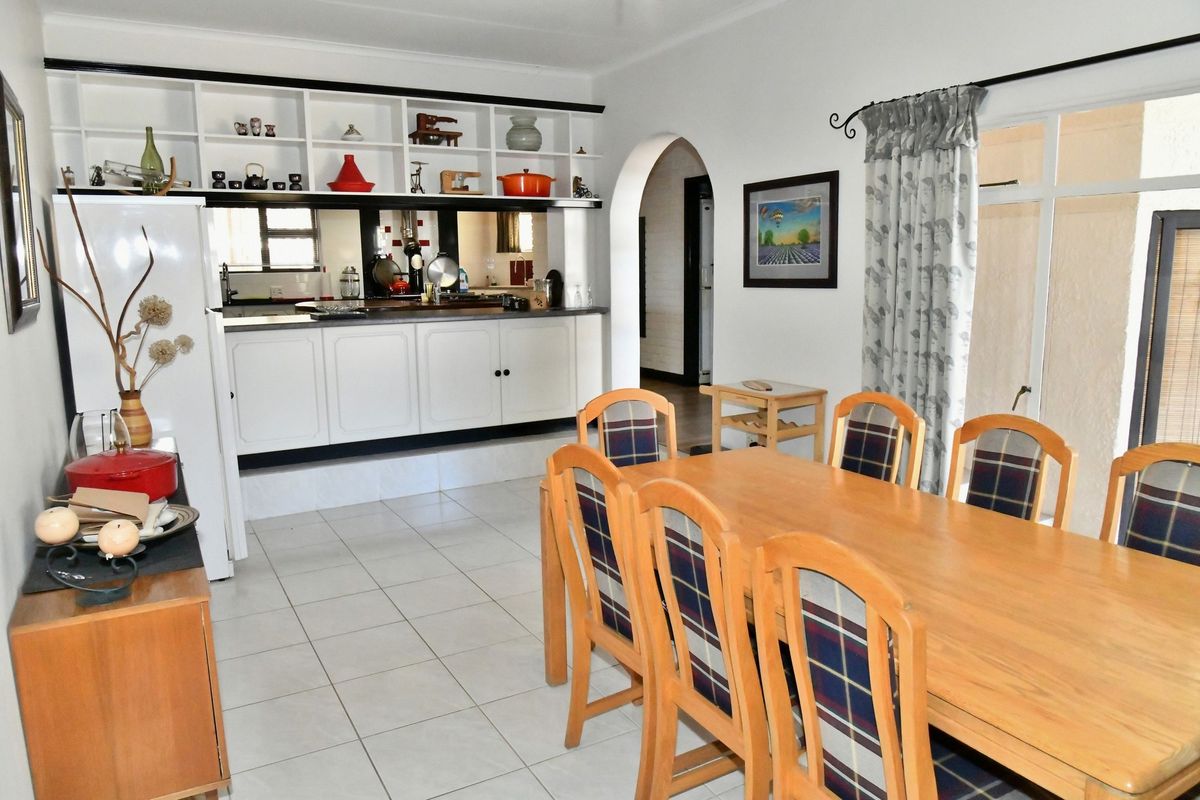 EXECUTIVE DREAM HOME IN KLEIN WINDHOEK - Photo 4