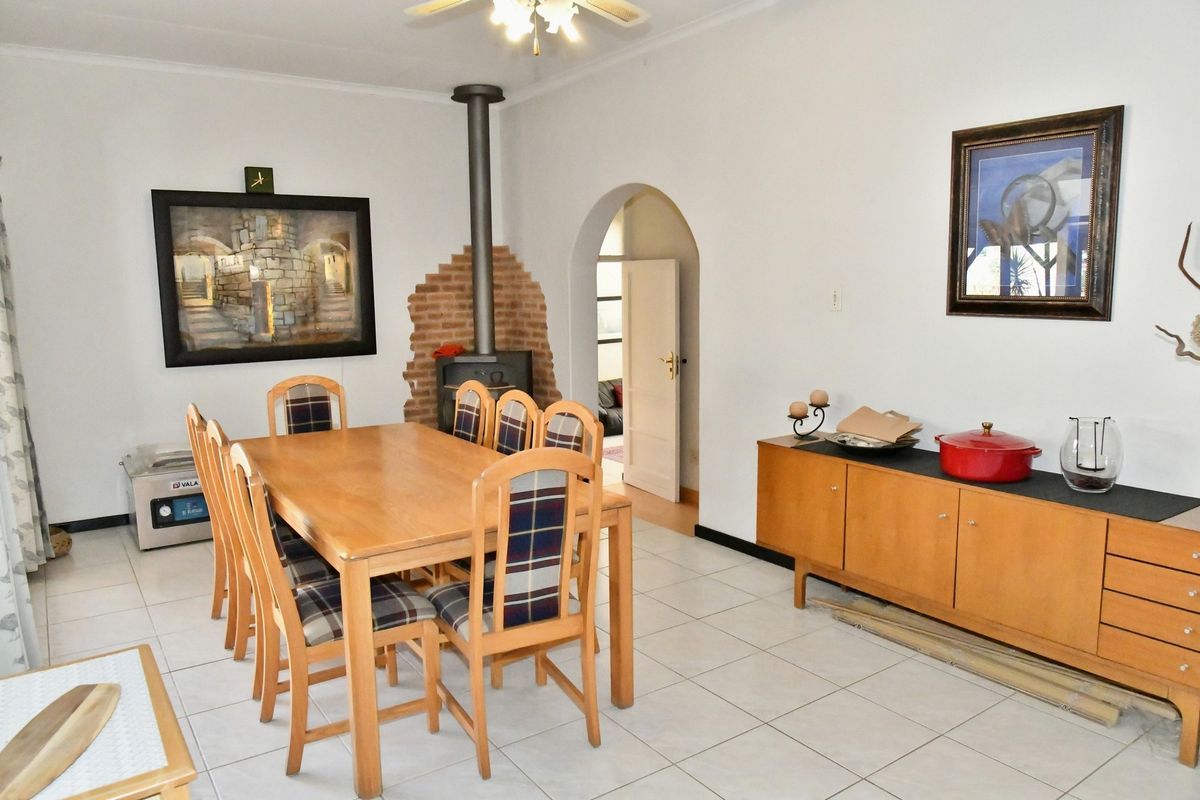 EXECUTIVE DREAM HOME IN KLEIN WINDHOEK - Photo 5