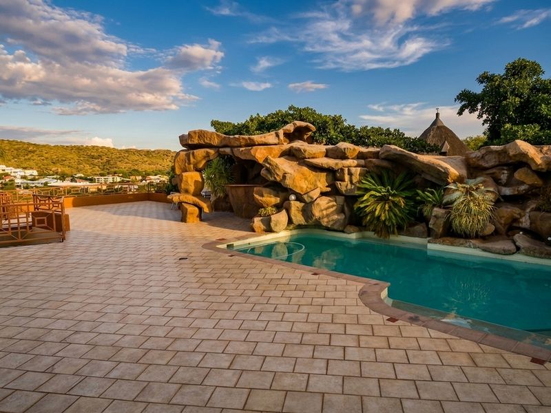 EXECUTIVE DREAM HOME IN KLEIN WINDHOEK - Photo 1