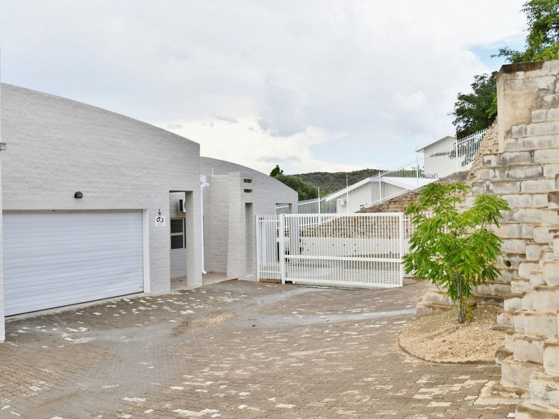 FAMILY-FRIENDLY LOCK-UP-AND-GO TOWNHOUSE (ONLY 5 UNITS) - Photo 2