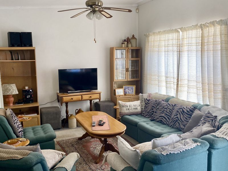 Townhouse for Rent in Avis Village, Windhoek - Photo 2